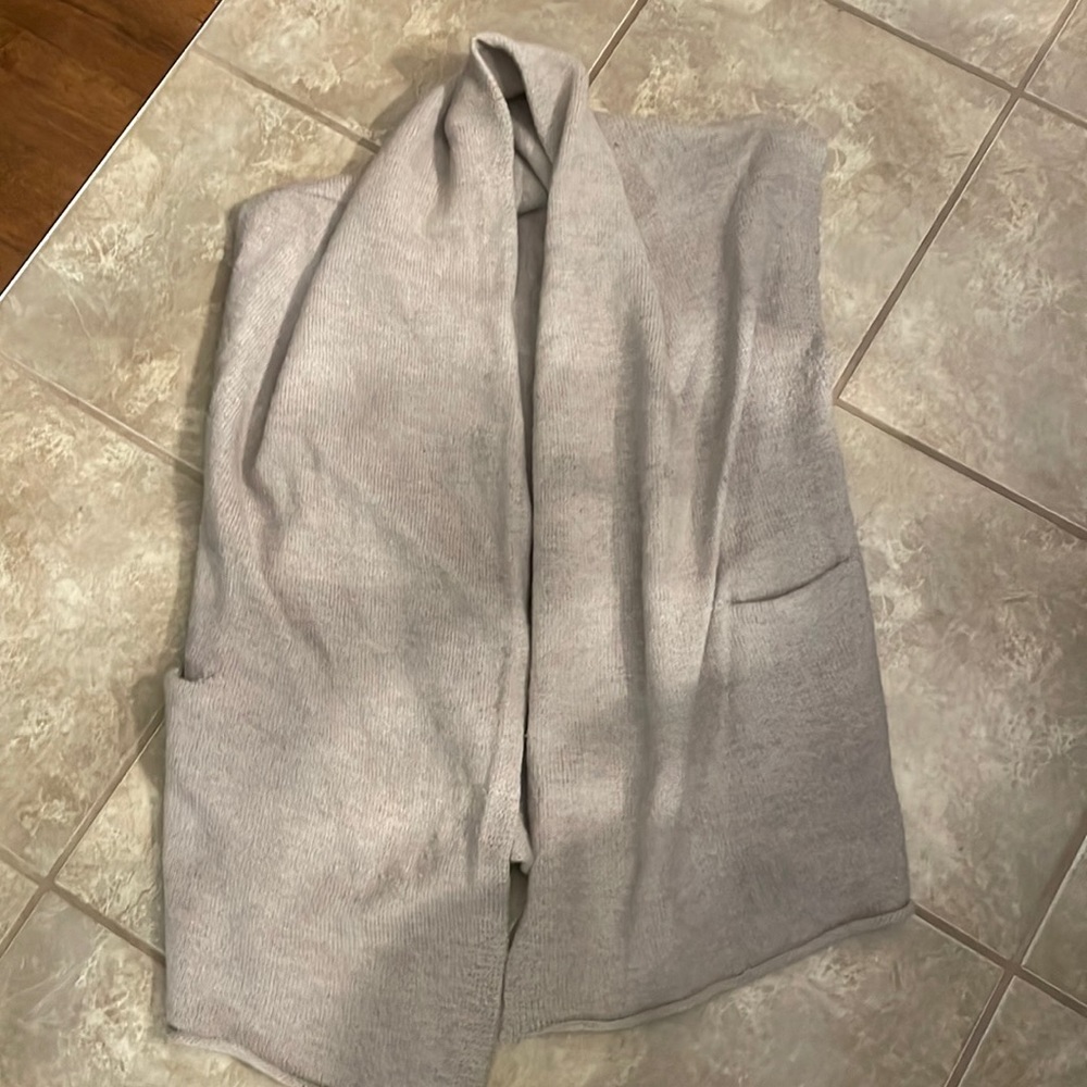 Aritzia Community Iconic Sleeveless Wool Sweater Cape XS